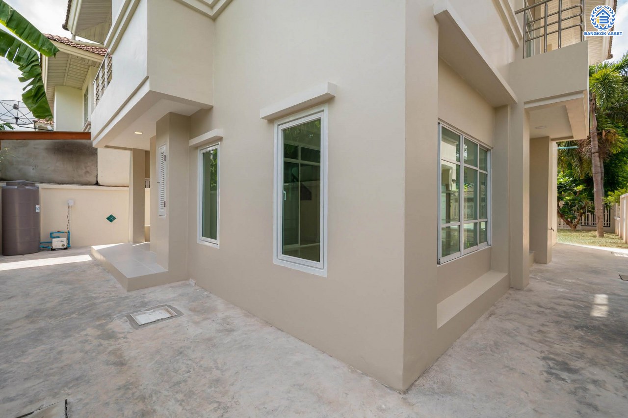 บ้านมือสองตกแต่งใหม่ โครงการ สิทธารมย์รีเจนท์ ลาดพร้าว101 เนื้อที่ 75.3 ตร.ว. ฟังก์ชันรวม 3 ห้องนอน 3 ห้องน้ำ 1 ห้องอเนกประสงค์ จอดรถได้ 2 คัน กว้างขวาง พร้อมทุกการใช้งาน บนทำเลใจกลางเมือง เชื่อมต่อทั้ง ถนนนวมินทร์, ถนนนวลจันทร์, ถ.ลาดพร้าว, ถ.รามอินทรา ใกล้ The Walk เกษตรนวมินทร์ และทางด่วนรามอินทรา...